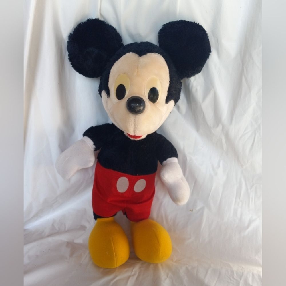 15" Vintage Playskool Disney Mickey Mouse Red Pants 70130